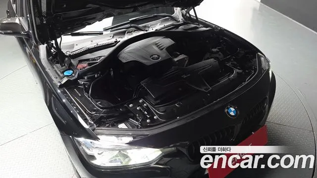 BMW 3-Series 2018 thumb 6