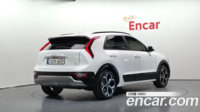 Kia Niro 2023 thumb 2