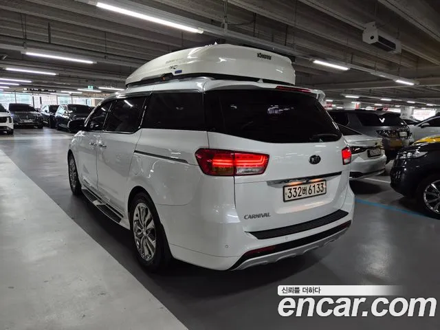 Kia Carnival 2017 thumb 2