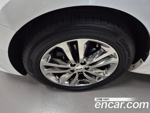 Kia Carnival 2017 thumb 5