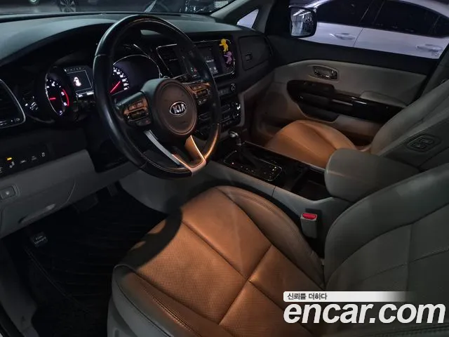 Kia Carnival 2017 thumb 7