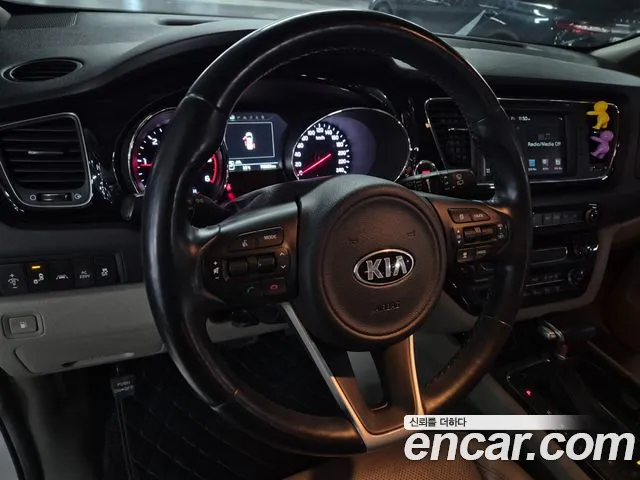 Kia Carnival 2017 thumb 9