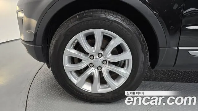 Land Rover Range Rover Evoque 2017 thumb 5