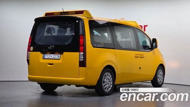 Hyundai Staria 2024 thumb 2