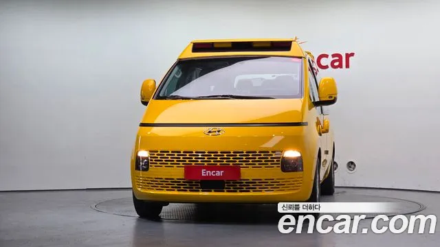 Hyundai Staria 2024 thumb 3