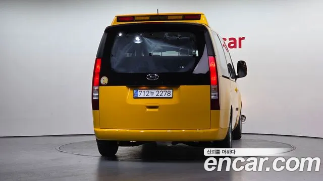 Hyundai Staria 2024 thumb 4