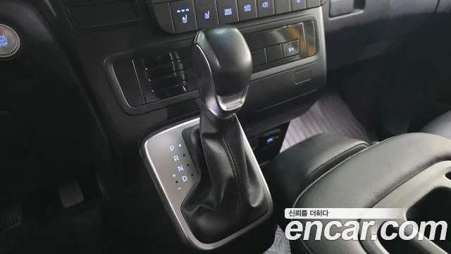 Hyundai Staria 2024 thumb 9