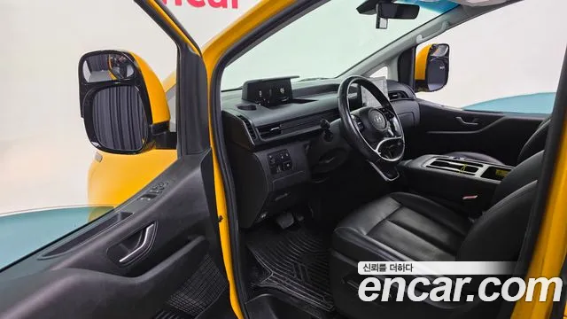 Hyundai Staria 2024 thumb 11