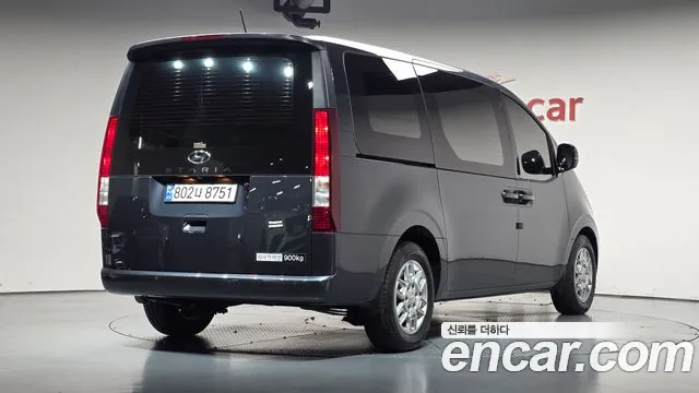 Hyundai Staria 2023 thumb 2