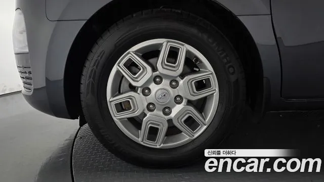 Hyundai Staria 2023 thumb 5