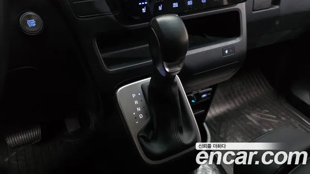 Hyundai Staria 2023 thumb 9