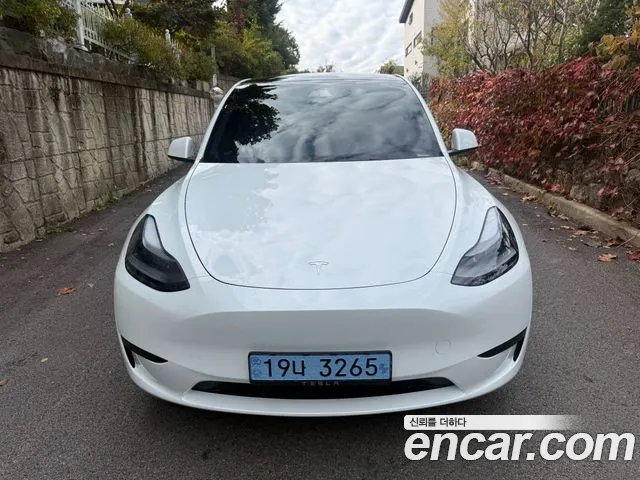 Tesla Model Y 2024 thumb 2