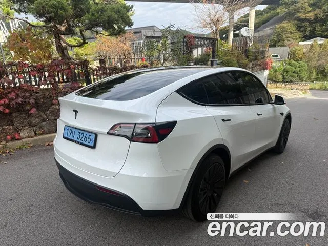 Tesla Model Y 2024 thumb 4