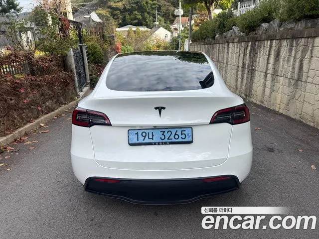 Tesla Model Y 2024 thumb 5