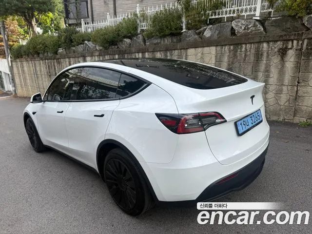 Tesla Model Y 2024 thumb 6