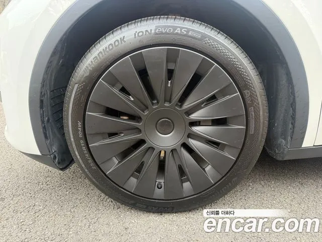 Tesla Model Y 2024 thumb 7