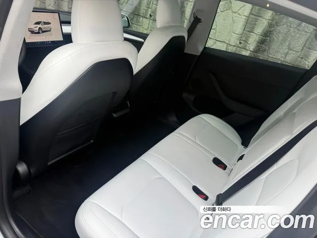 Tesla Model Y 2024 thumb 9