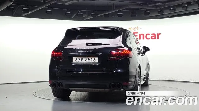 Porsche Cayenne 2012 thumb 4