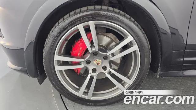 Porsche Cayenne 2012 thumb 5