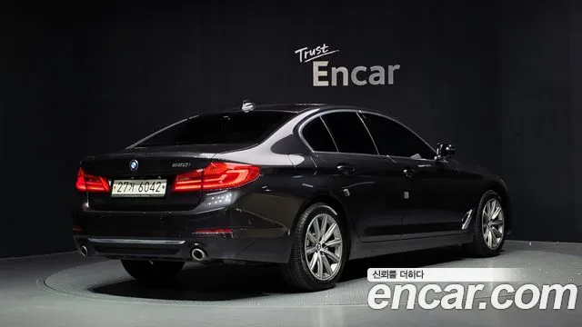 BMW 5-Series 2019 thumb 2