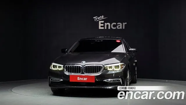 BMW 5-Series 2019 thumb 3