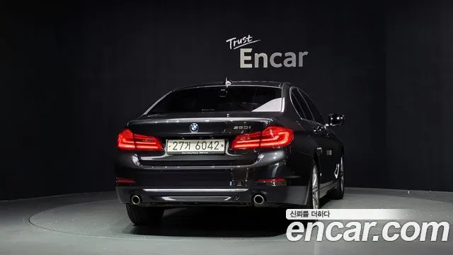 BMW 5-Series 2019 thumb 4