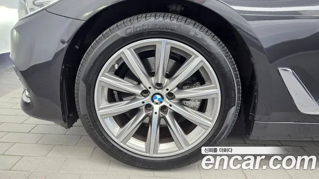 BMW 5-Series 2019 thumb 5
