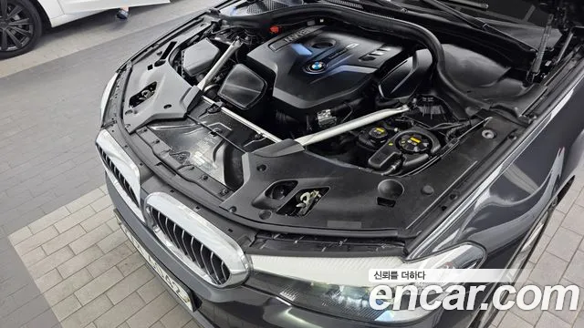 BMW 5-Series 2019 thumb 6