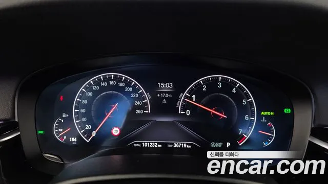 BMW 5-Series 2019 thumb 8