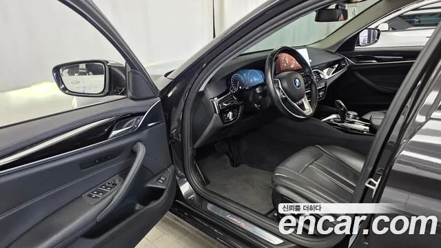 BMW 5-Series 2019 thumb 10