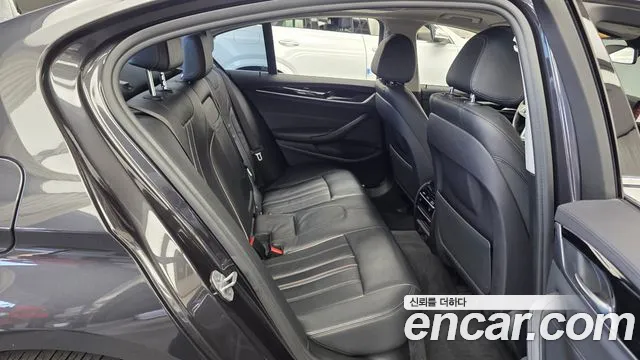 BMW 5-Series 2019 thumb 12
