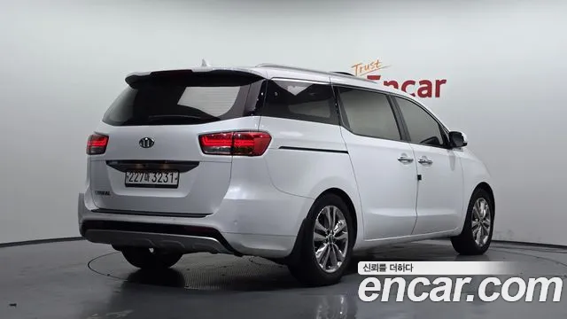Kia Carnival 2014 thumb 2