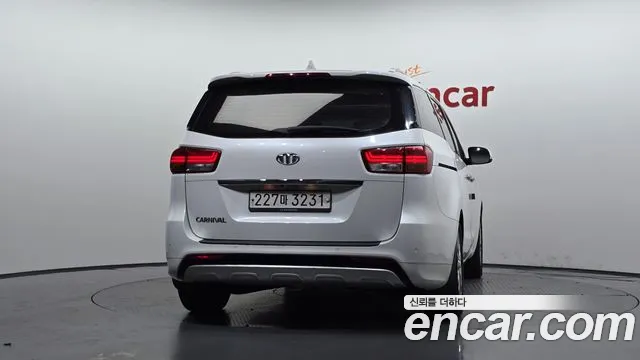 Kia Carnival 2014 thumb 4