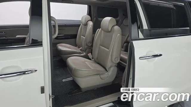 Kia Carnival 2014 thumb 12