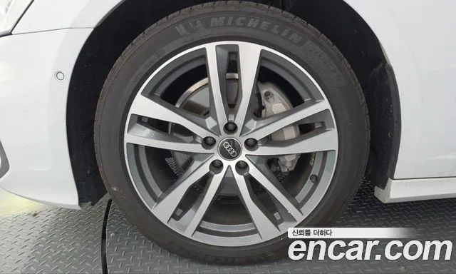 Audi A6 2022 thumb 4