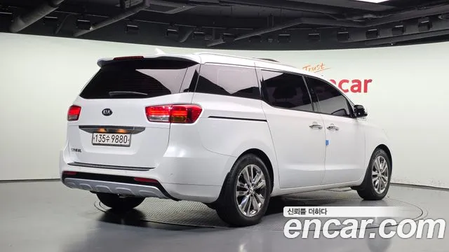 Kia Carnival 2016 thumb 2