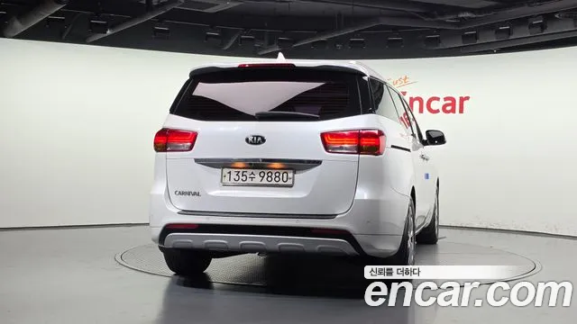 Kia Carnival 2016 thumb 4