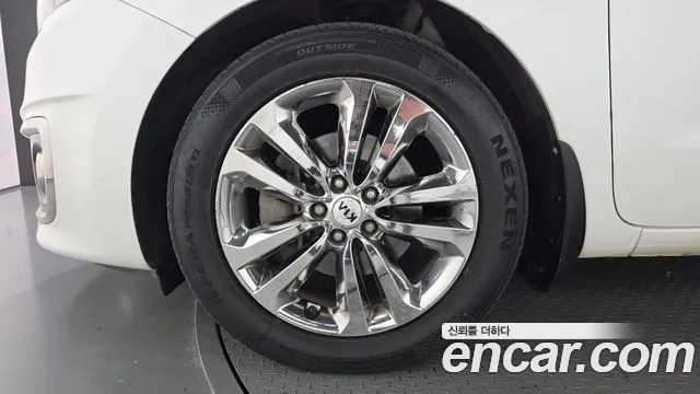 Kia Carnival 2016 thumb 5