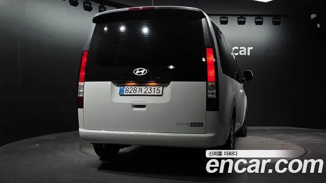 Hyundai Staria 2025 thumb 3