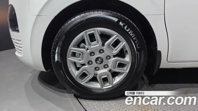 Hyundai Staria 2025 thumb 4