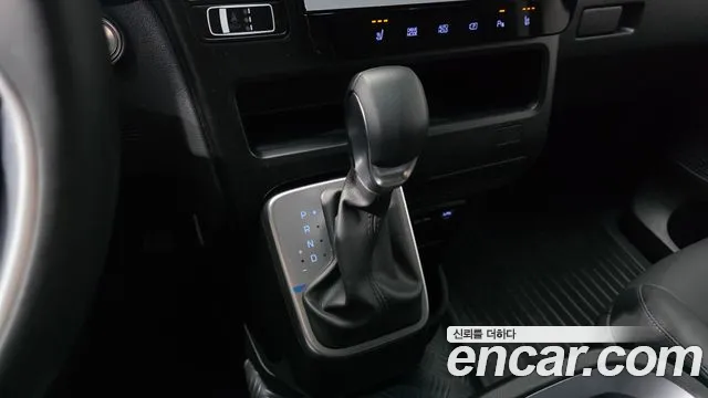 Hyundai Staria 2025 thumb 8