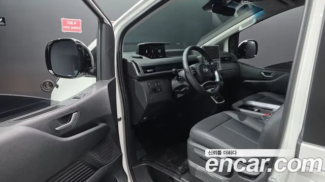 Hyundai Staria 2025 thumb 9