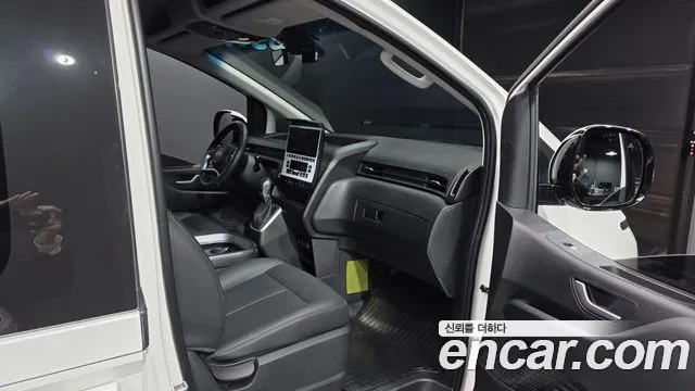 Hyundai Staria 2025 thumb 10