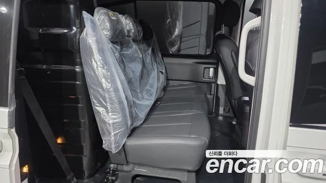 Hyundai Staria 2025 thumb 11