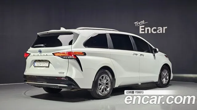 Toyota Sienna 2023 thumb 2