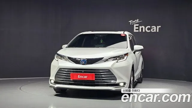 Toyota Sienna 2023 thumb 3