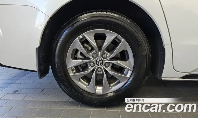 Toyota Sienna 2023 thumb 5