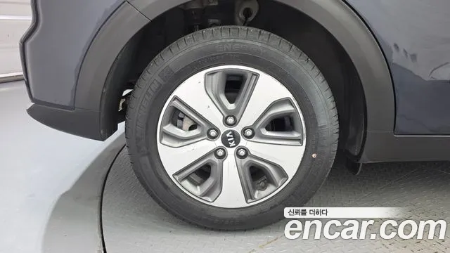 Kia Niro 2018 thumb 5