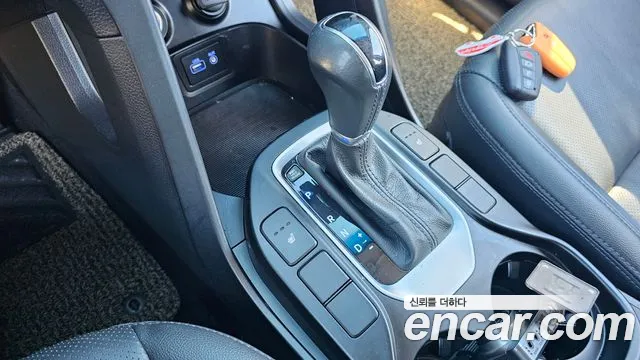 Hyundai Santa Fe 2016 thumb 9