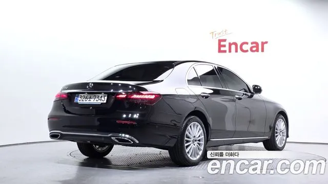 Mercedes-Benz E-Класс 2023 thumb 2